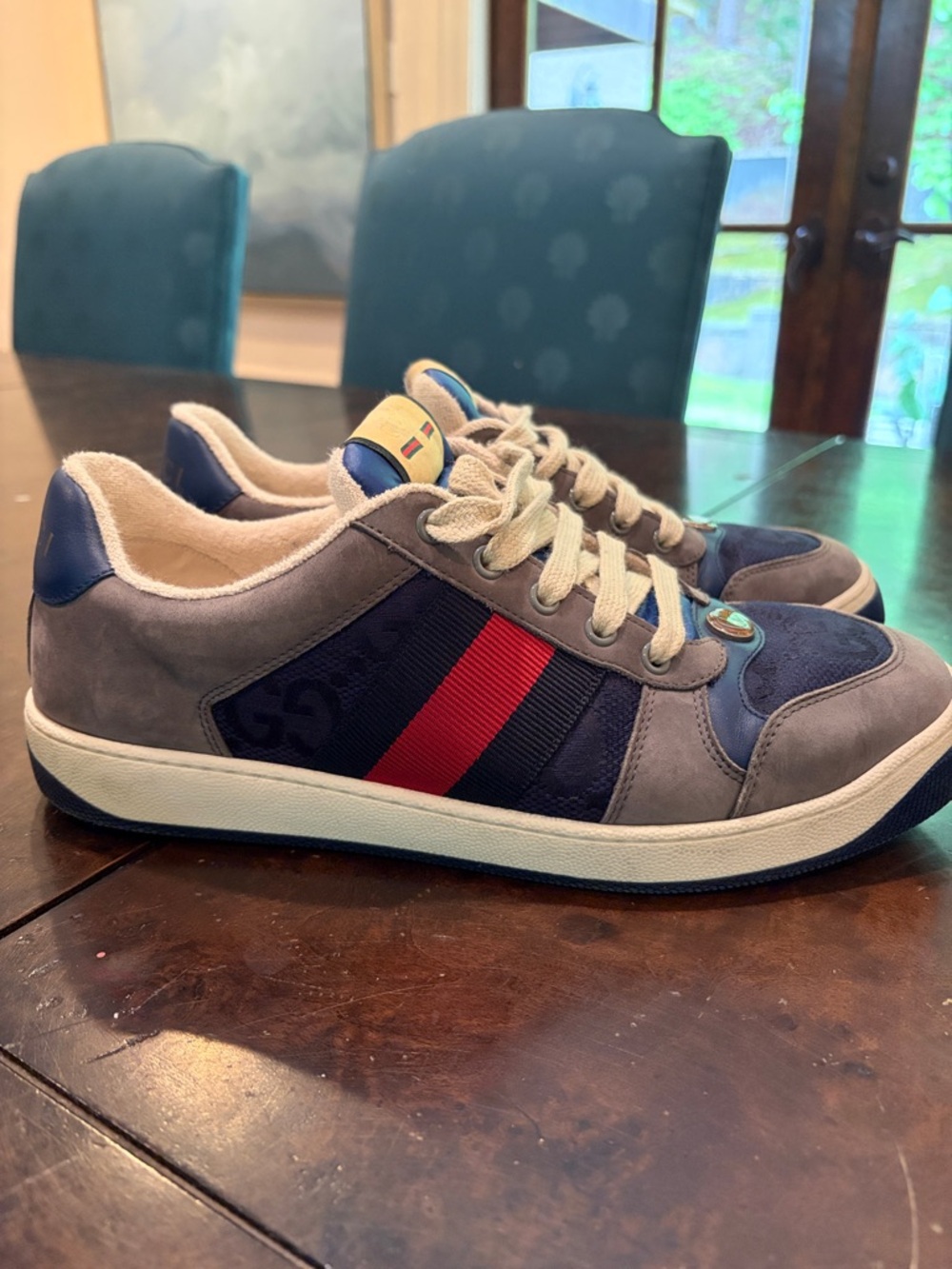 GUCCI Men's Grey & Navy Casual Sneakers with Red Stripe SIZE 8 / worn 4x
